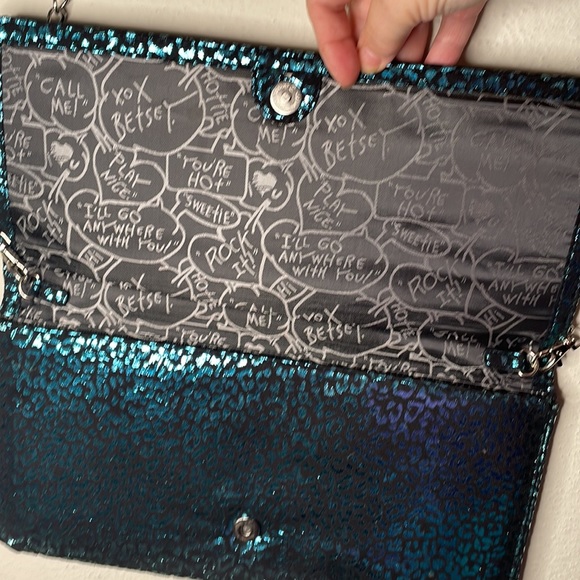 Betsey Johnson convertible Clutch in metallic teal print, pyramidal studs EUC - Picture 3 of 7